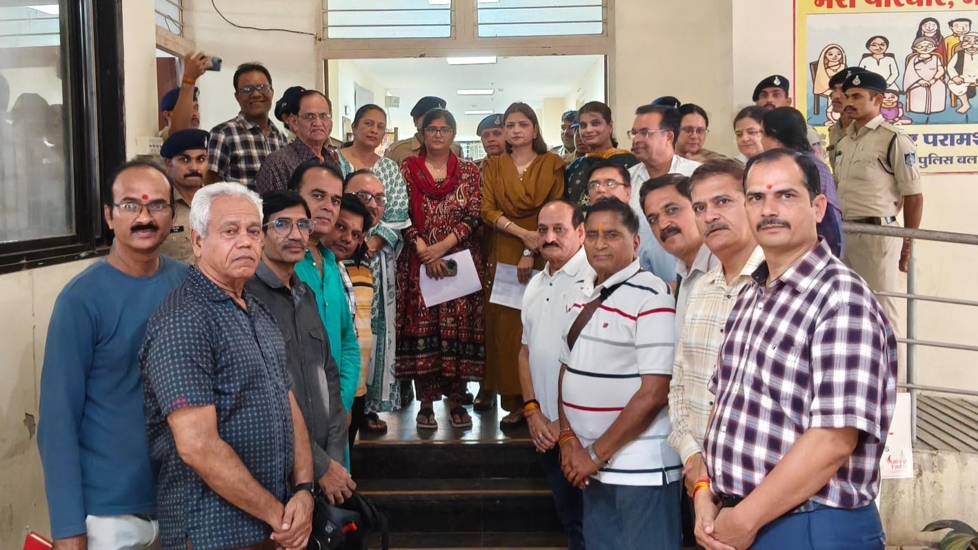 कथावाचक पंडित कमल किशोर नागर को धमकी का मामला, नागर समाज इंदौर ने सौंपा ज्ञापन