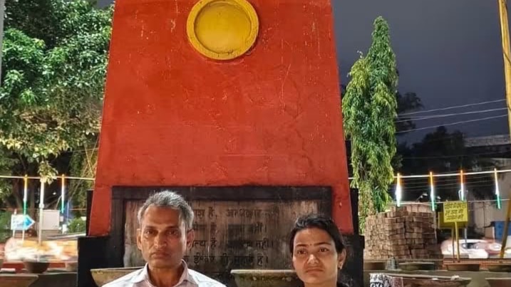 इंदौर में प्रहलाद पाण्डेय का सत्याग्रह खत्म, निगम ने दिया लिखित आश्वासन