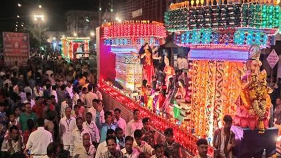 इंदौर पुलिस की डिजिटल पहल, घर बैठे देखें झांकियों की लाइव लोकेशन