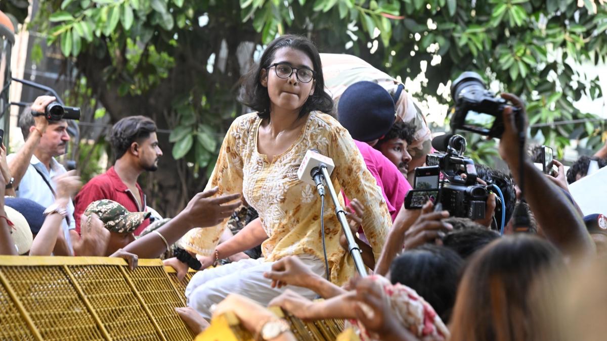 CEC के खिलाफ प्रदर्शन का तीसरा दिन, दिल्ली में सैकड़ों हिरासत में; मुंबई में ठाकरे मार्च