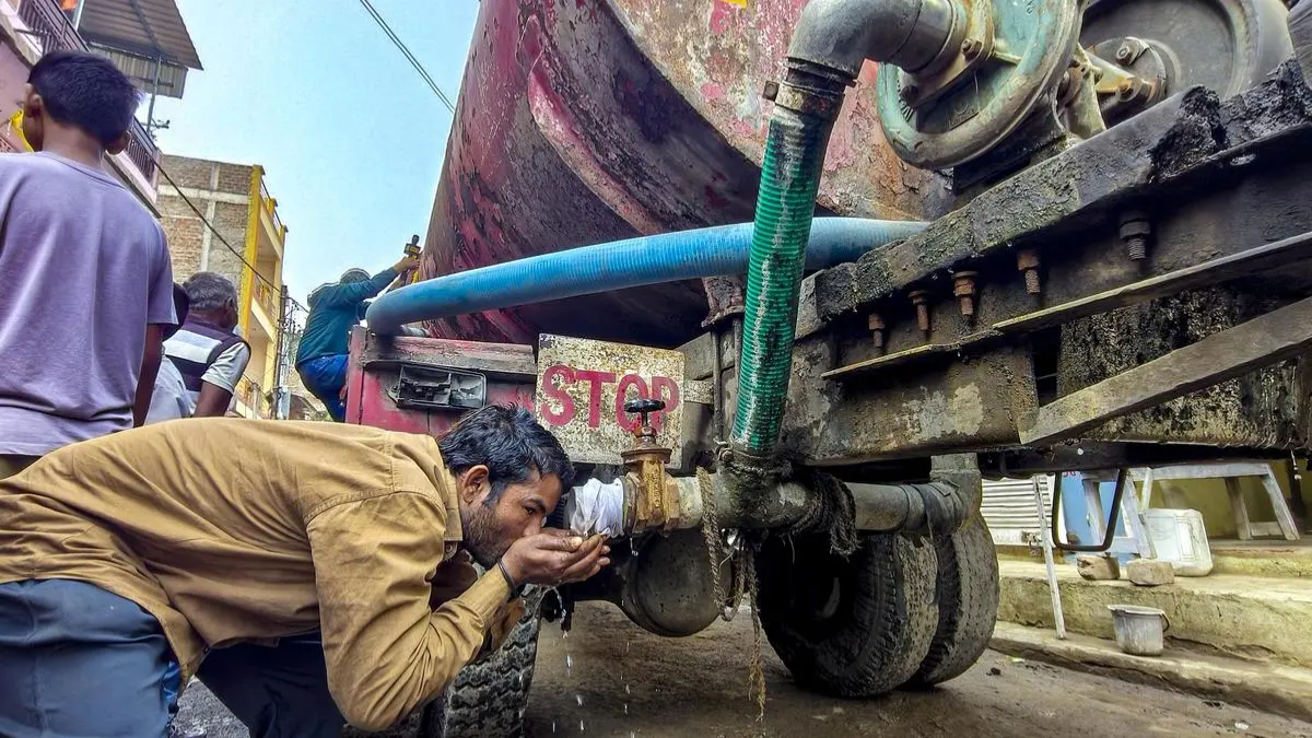 इंदौर में पानी की बर्बादी पर चालानी कार्रवाई शुरू, ₹2,000 का स्पॉट फाइन